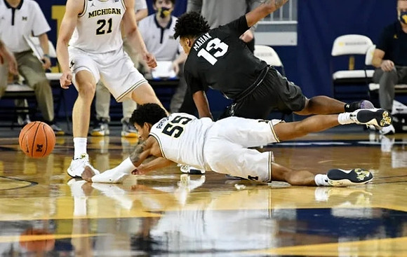 Franz Wagner (21) and Eli Brooks (55)
