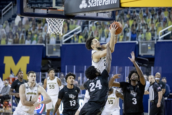 Hunter Dickinson (1), Eli Brooks (55), Brandon Johns Jr. (23), and Chaundee Brown Jr. (15)