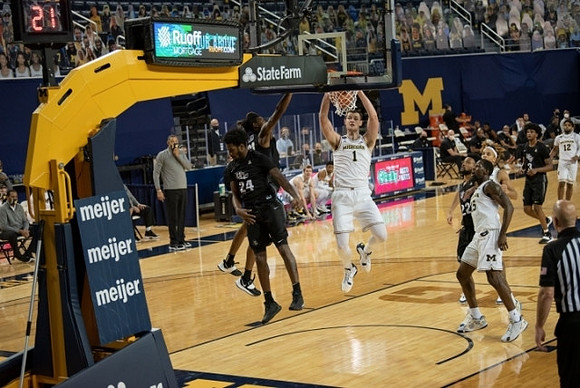 Hunter Dickinson (1), Chaundee Brown Jr. (15), and Mike Smith (12)