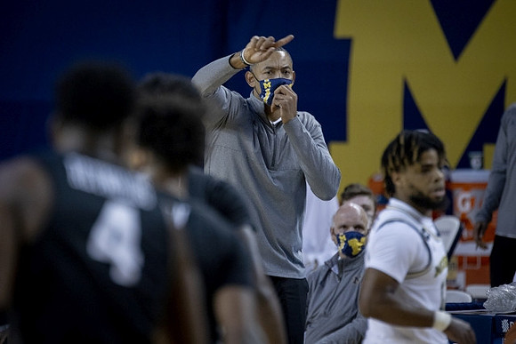 Juwan Howard and Mike Smith (12)