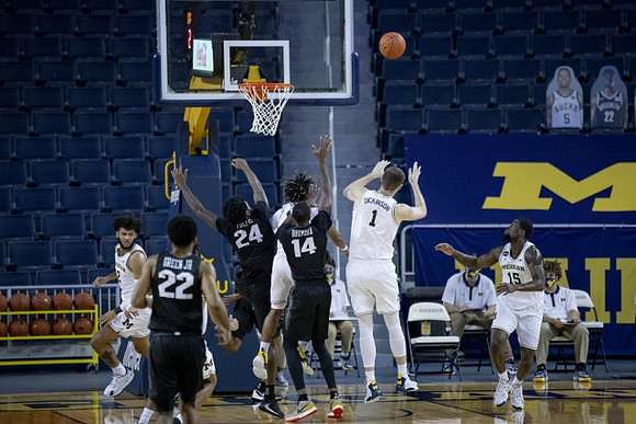 Isaiah Livers (2), Mike Smith (12), Hunter Dickinson (1), and Chaundee Brown Jr. (15)