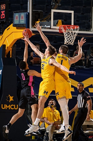 Franz Wagner (21) and Hunter Dickinson (1)