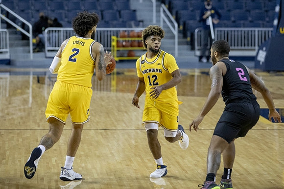 Isaiah Livers (2) and Mike Smith (12)