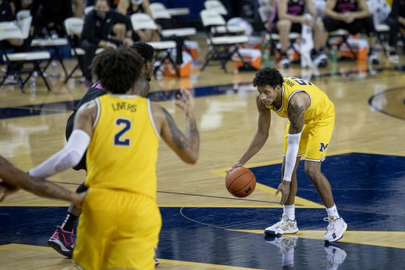 Isaiah Livers (2) and Eli Brooks (55)