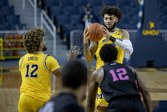 Mike Smith (12) and Isaiah Livers (2)