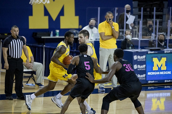 Chaundee Brown Jr. (15), Hunter Dickinson (1), and Juwan Howard