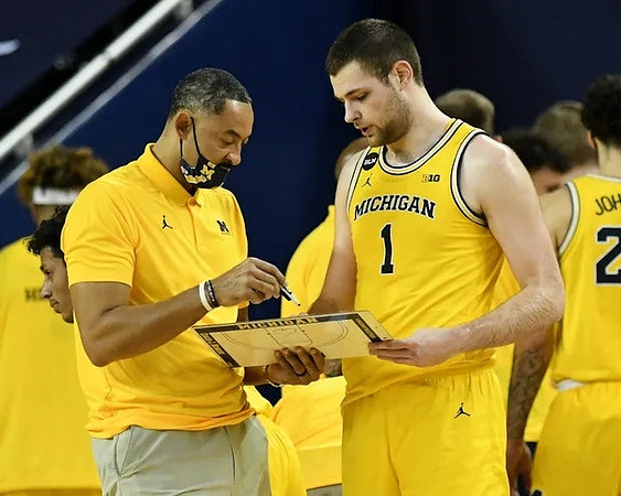 Juwan Howard and Hunter Dickinson (1)