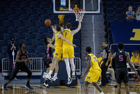 Franz Wagner (21), Hunter Dickinson (1), and Chaundee Brown Jr. (15)
