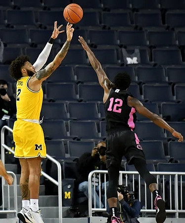 Isaiah Livers (2)