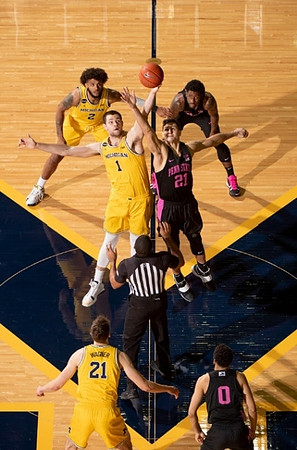 Franz Wagner (21), Hunter Dickinson (1), and Isaiah Livers (2)
