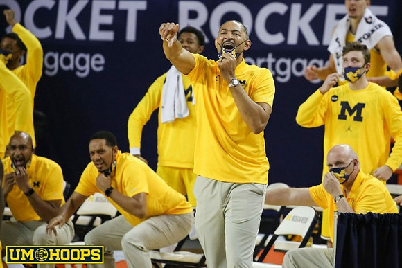 Saddi Washington, Howard Eisley, Juwan Howard, Luke Wilson (32), and Phil Martelli