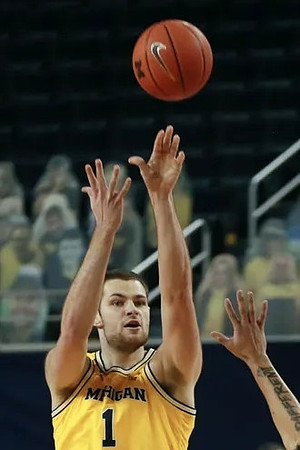 Hunter Dickinson (1)