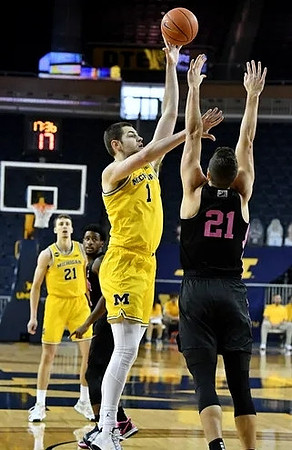 Franz Wagner (21) and Hunter Dickinson (1)