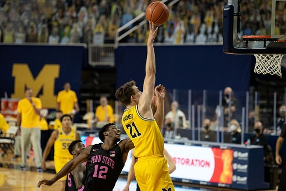 Franz Wagner (21) and Eli Brooks (55)