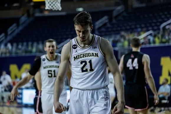 Austin Davis (51) and Franz Wagner (21)
