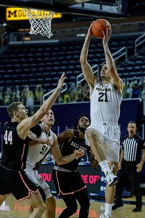Austin Davis (51) and Franz Wagner (21)