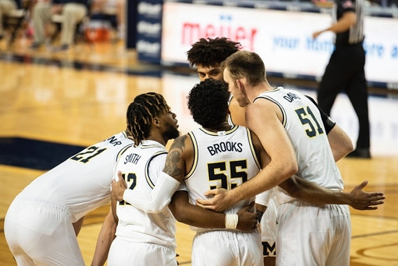 Franz Wagner (21), Mike Smith (12), Eli Brooks (55), Austin Davis (51), and Isaiah Livers (2)