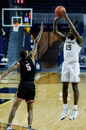 Chaundee Brown Jr. (15)
