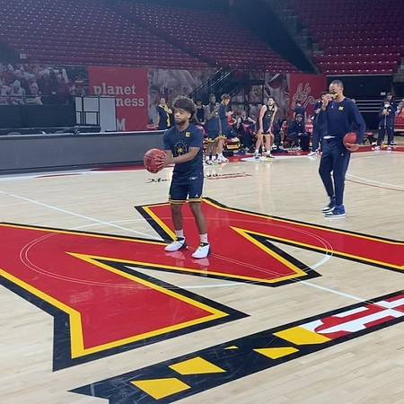 Mike Smith (12) and Juwan Howard