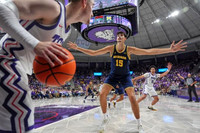 Aday Mara (15) and Trey McKenney (1)