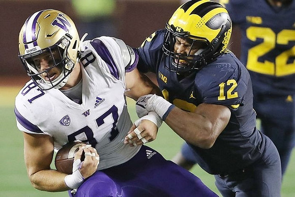 Josh Ross (12), and Gemon Green (22)