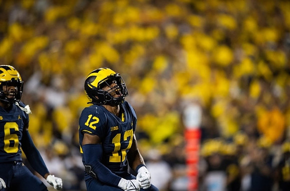 R.J. Moten (6), and Josh Ross (12)