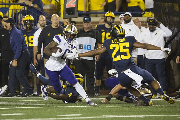 Vincent Gray (4), and Junior Colson (25)