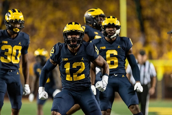 Daxton Hill (30), Josh Ross (12), and R.J. Moten (6)