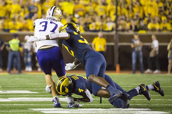 Vincent Gray (4), and Jaylen Harrell (32)