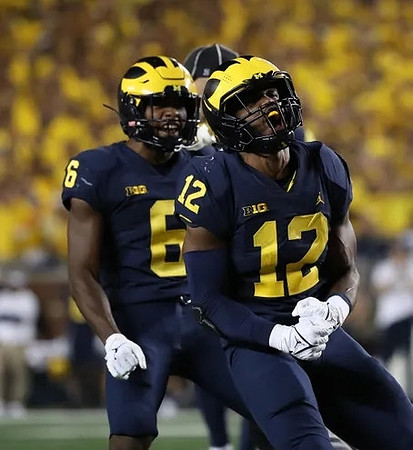 R.J. Moten (6), and Josh Ross (12)