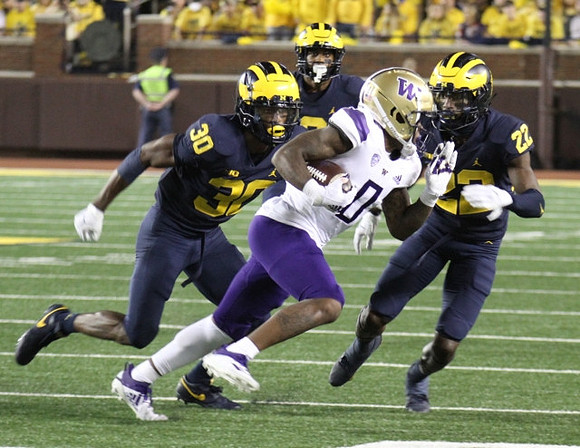 Daxton Hill (30), Gemon Green (22), and R.J. Moten (6)