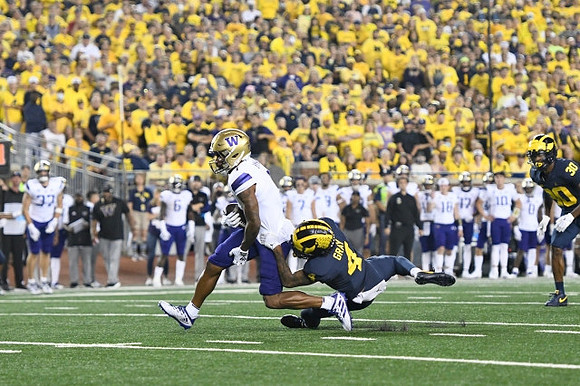 Vincent Gray (4), and Daxton Hill (30)