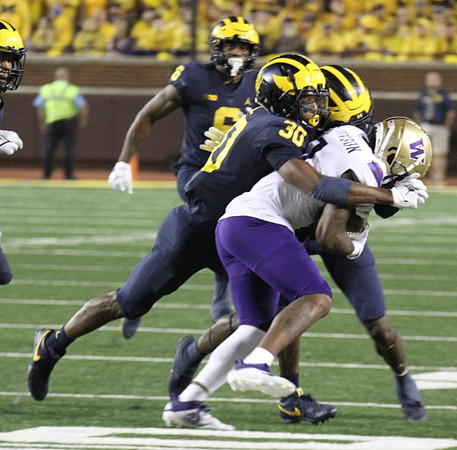 R.J. Moten (6), Daxton Hill (30), and Gemon Green (22)