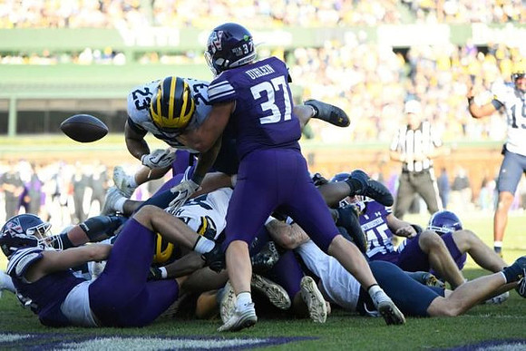 Jalen Hoffman (42) and Jordan Marshall (23)