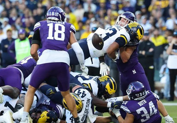 Max Bredeson (44), Jalen Hoffman (42), and Jordan Marshall (23)
