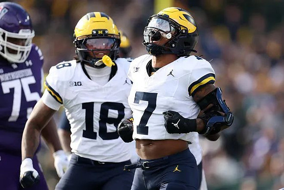 Troy Bowles (18) and TJ Metcalf (7)