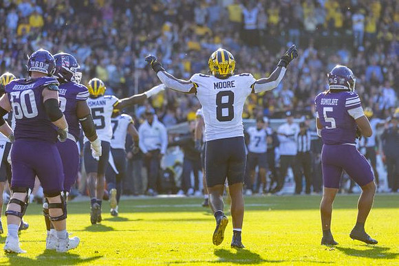 Ernest Hausmann (15) and Derrick Moore (8)