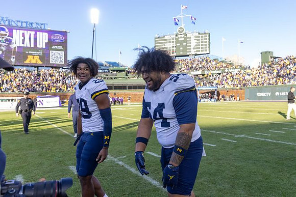 Chase Taylor (29) and Deyvid Palepale (54)