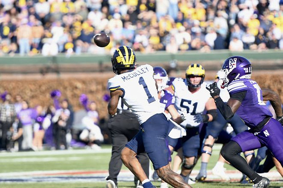 Donaven McCulley (1) and Greg Crippen (51)