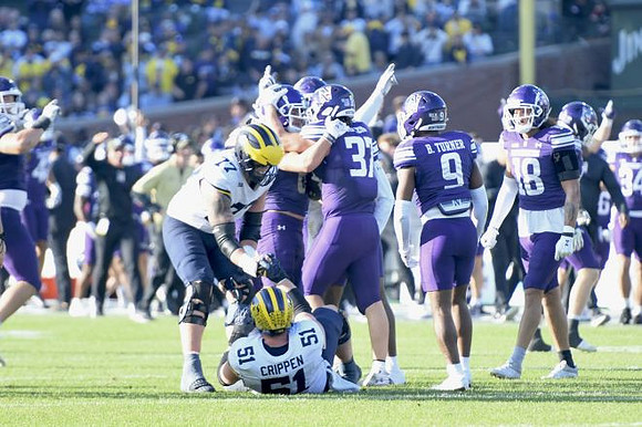 Blake Frazier (77) and Greg Crippen (51)