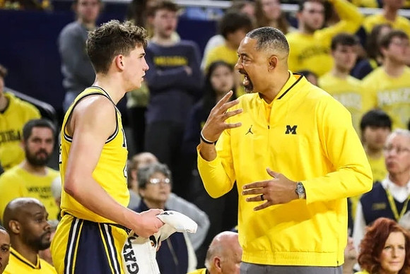 Will Tschetter (42) and Juwan Howard