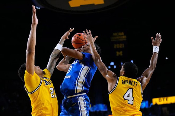 Yaxel Lendeborg (23) and Nimari Burnett (4)