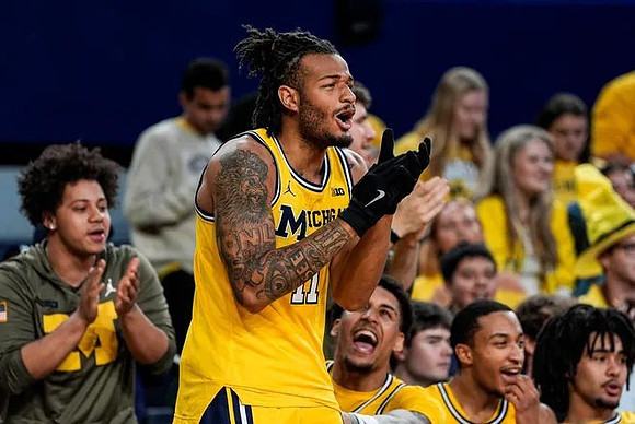 Roddy Gayle Jr. (11) and Michigan Team