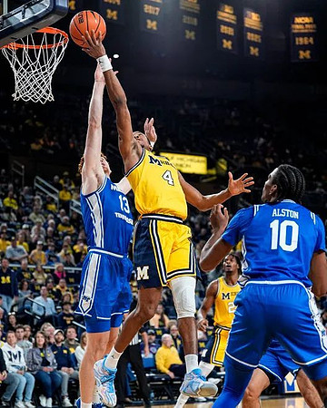 Nimari Burnett (4) and Morez Johnson Jr. (21)