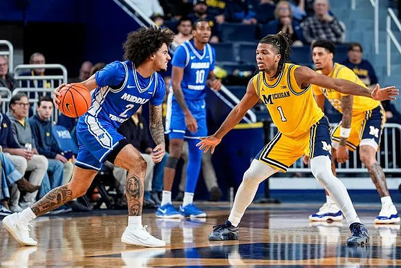 Trey McKenney (1) and Yaxel Lendeborg (23)