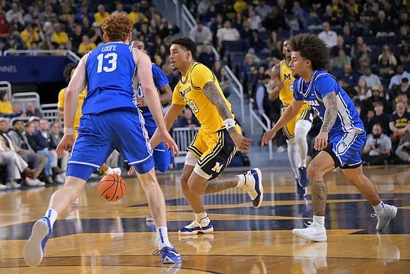 Yaxel Lendeborg (23) and Morez Johnson Jr. (21)
