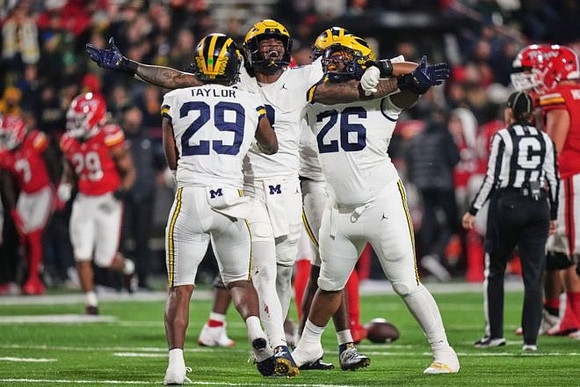 Chase Taylor (29), Derrick Moore (8), and Rayshaun Benny (26)