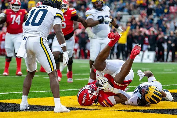 Zeke Berry (10), Rayshaun Benny (26), and Brandyn Hillman (6)