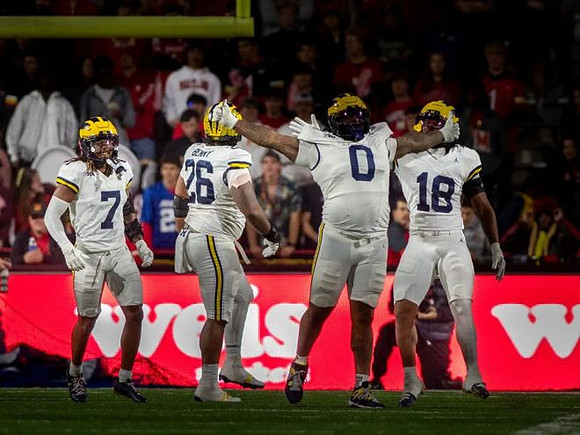 TJ Metcalf (7), Rayshaun Benny (26), Tré Williams (0), and Troy Bowles (18)