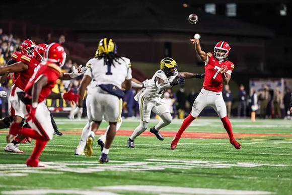 Jaishawn Barham (1) and Derrick Moore (8)